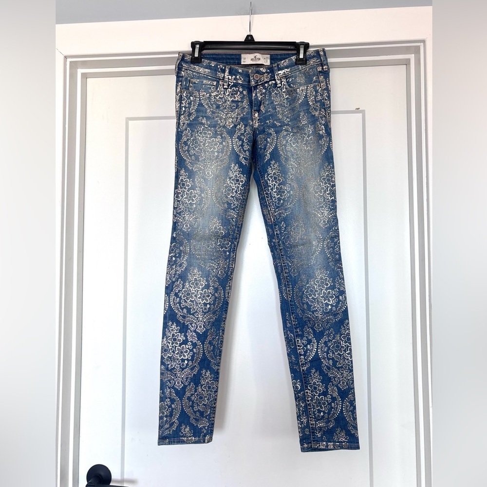 Hollister Womens Gold Foil Damask Print Jeans- 31 inch inseam-  Size 5 R NEW